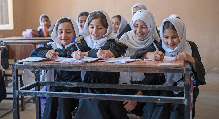 Klaslokaal voor vrouwen in Mazar-e-Sharif